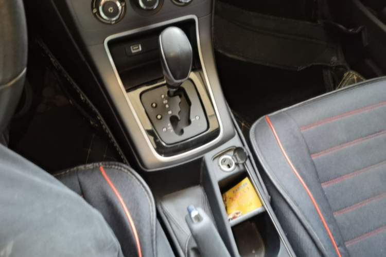 Used Citroen C4 Sega 2018 1.6L Automatic Luxury Model Gear Lever