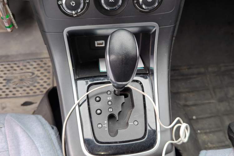 Used Citroen C4 Sega 2018 1.6L Automatic Luxury Model Gear Lever