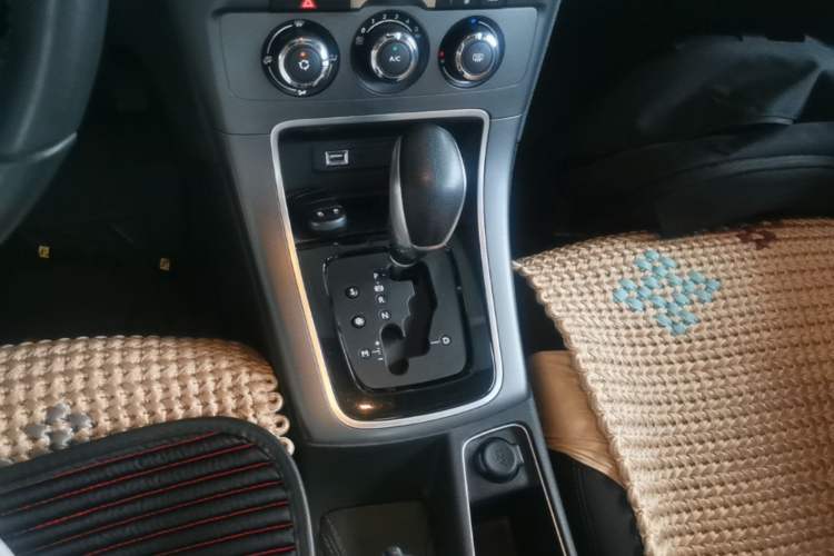 Used Citroen C4 Sega 2018 1.6L Automatic Luxury Model Gear Lever