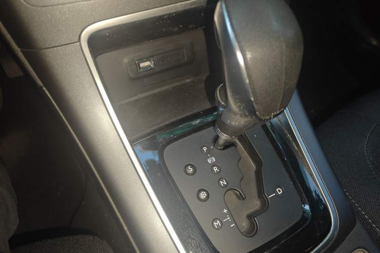 Used Citroen C4 Sega 2018 1.6L Automatic Luxury Model Gear Lever