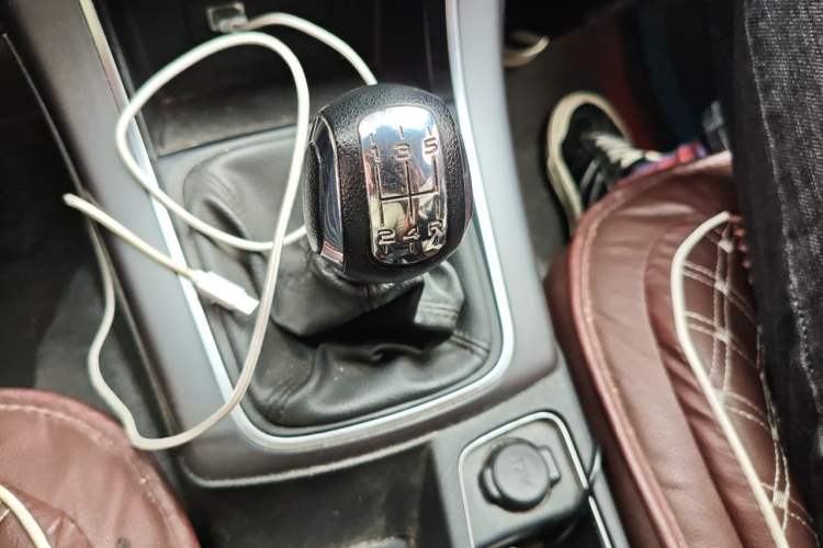Used Citroen C4 Sega 2018 1.6L Manual Luxury Model Gear Lever