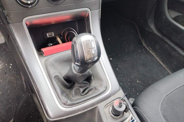 Used Citroen C4 Sega 2018 1.6L Manual Comfort Model Gear Lever