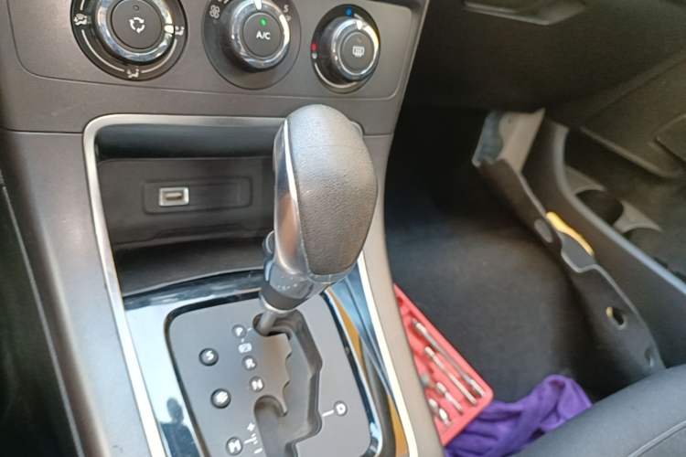 Used Citroen C4 Sega 2018 1.6L Automatic Luxury Model Gear Lever
