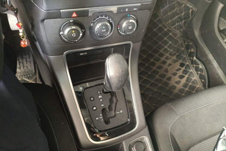 Used Citroen C4 Sega 2018 1.6L Automatic Luxury Model Gear Lever