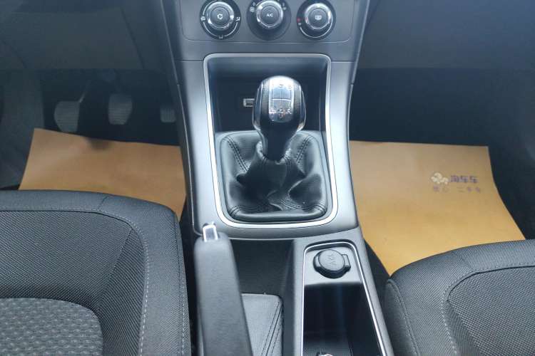 Used Citroen C4 Sega 2018 1.6L Manual Luxury Model Gear Lever