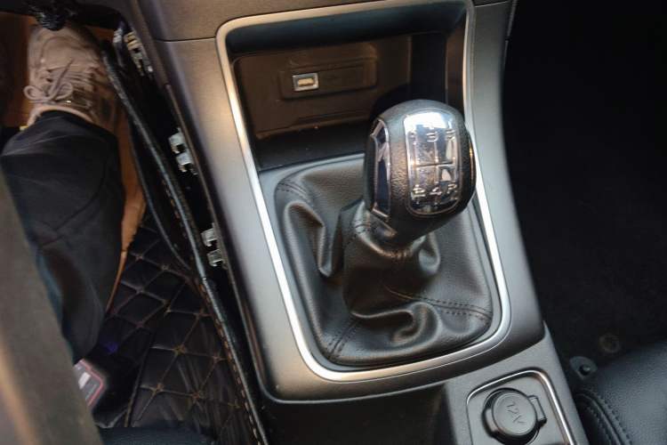 Used Citroen C4 Sega 2018 1.6L Manual Comfort Model Gear Lever