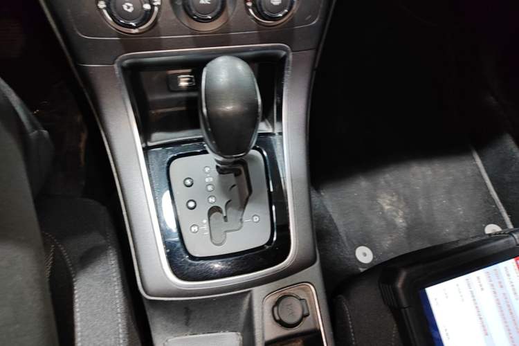 Used Citroen C4 Sega 2018 1.6L Automatic Luxury Model Gear Lever