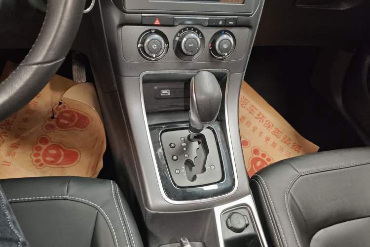Used Citroen C4 Sega 2018 1.6L Automatic Luxury Model Gear Lever