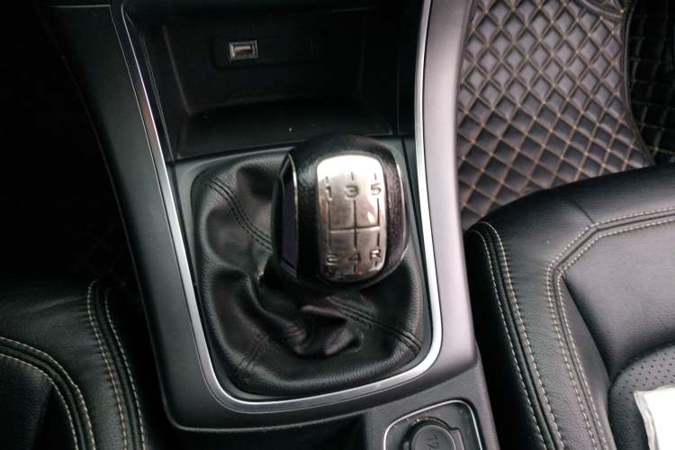 Used Citroen C4 Sega 2018 1.6L Manual Comfort Model Gear Lever