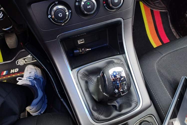 Used Citroen C4 Sega 2018 1.6L Manual Luxury Model Gear Lever