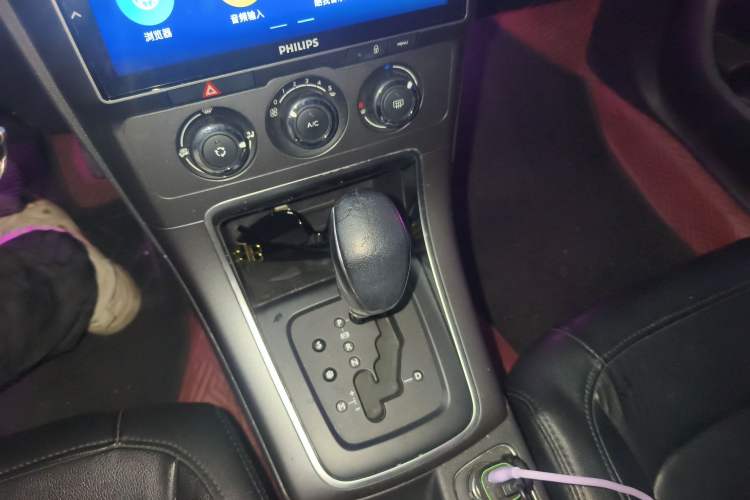 Used Citroen C4 Sega 2018 1.6L Automatic Comfort Model Gear Lever