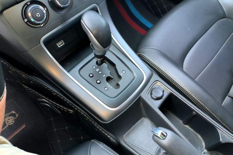 Used Citroen C4 Sega 2018 1.6L Automatic Comfort Model Gear Lever