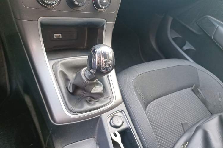 Used Citroen C4 Sega 2018 1.6L Manual Luxury Model Gear Lever