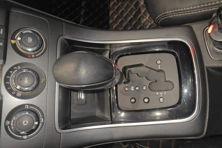Used Citroen C4 Sega 2018 1.6L Automatic Luxury Model Gear Lever