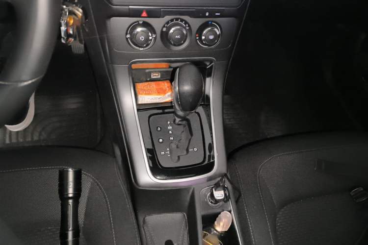 Used Citroen C4 Sega 2018 1.6L Automatic Luxury Model Gear Lever
