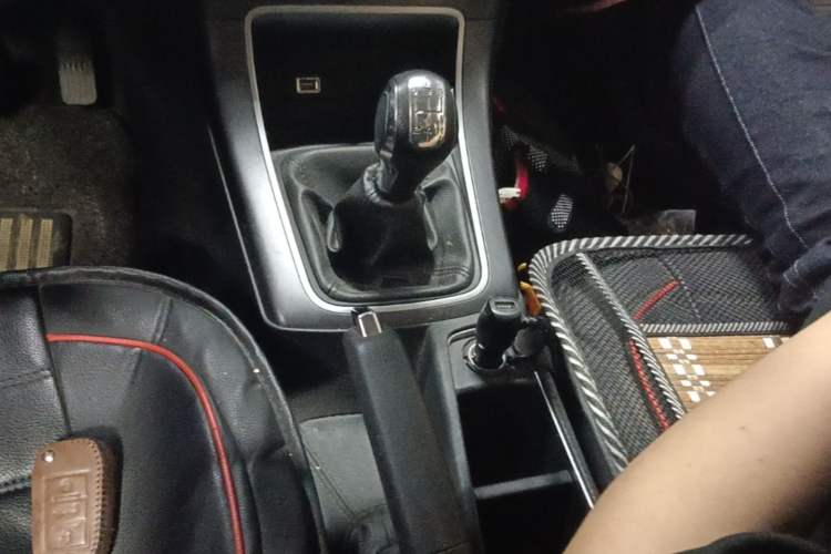 Used Citroen C4 Sega 2018 1.6L Manual Comfort Model Gear Lever