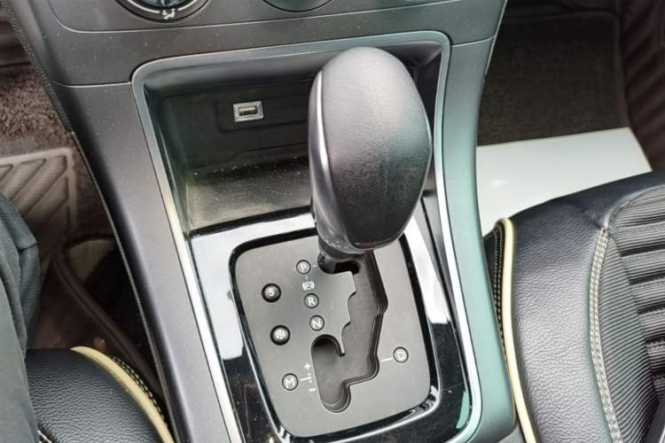 Used Citroen C4 Sega 2018 1.6L Automatic Luxury Model Gear Lever