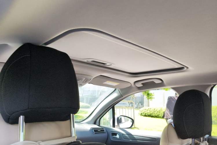 Used Citroen C4 Sega 2018 1.6L Automatic Luxury Model Headliner