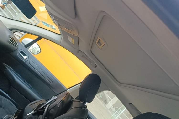 Used Citroen C4 Sega 2018 1.6L Automatic Luxury Model Headliner
