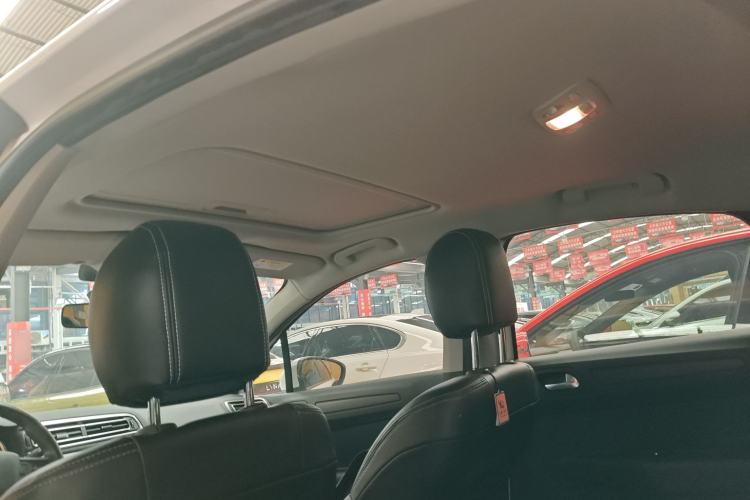 Used Citroen C4 Sega 2018 1.6L Automatic Luxury Model Headliner