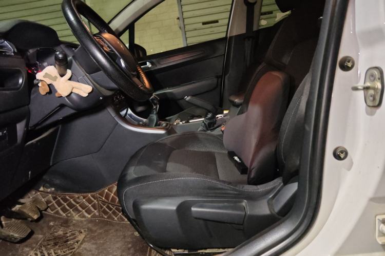 Used Citroen C4 Sega 2018 1.6L Manual Luxury Model Left Front Seat