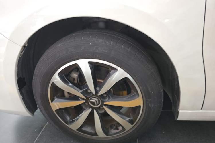 Used Citroen C4 Sega 2018 1.6L Manual Luxury Model Left Front Wheel Hub