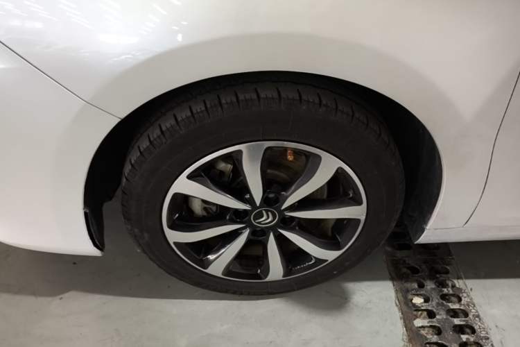 Used Citroen C4 Sega 2018 1.6L Automatic Luxury Model Left Front Wheel Hub