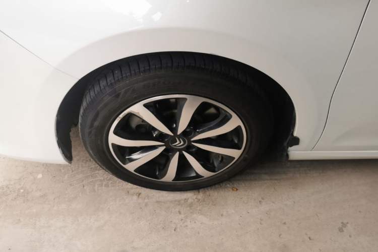 Used Citroen C4 Sega 2018 1.6L Automatic Luxury Model Left Front Wheel Hub