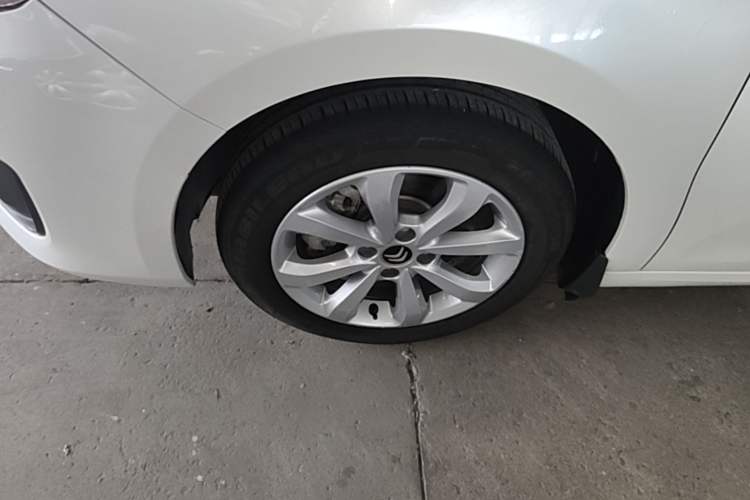 Used Citroen C4 Sega 2018 1.6L Manual Comfort Model Left Front Wheel Hub