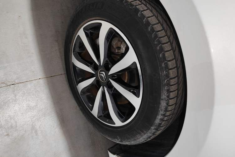 Used Citroen C4 Sega 2018 1.6L Automatic Luxury Model Left Front Wheel Hub
