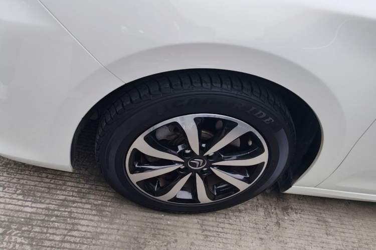 Used Citroen C4 Sega 2018 1.6L Manual Luxury Model Left Front Wheel Hub