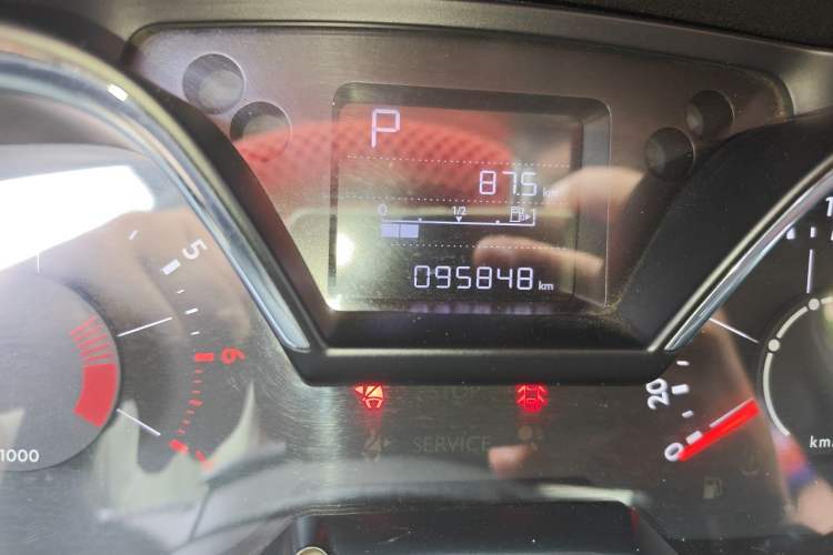 Used Citroen C4 Sega 2018 1.6L Automatic Luxury Model Odometer Close Up
