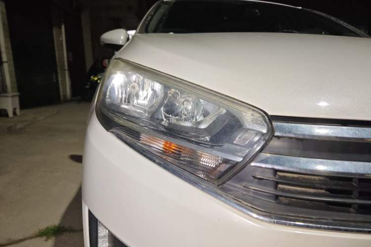 Used Citroen C4 Sega 2018 1.6L Manual Luxury Model Right Front Headlight
