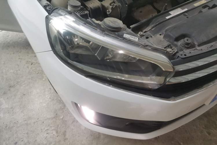 Used Citroen C4 Sega 2018 1.6L Manual Luxury Model Right Front Headlight