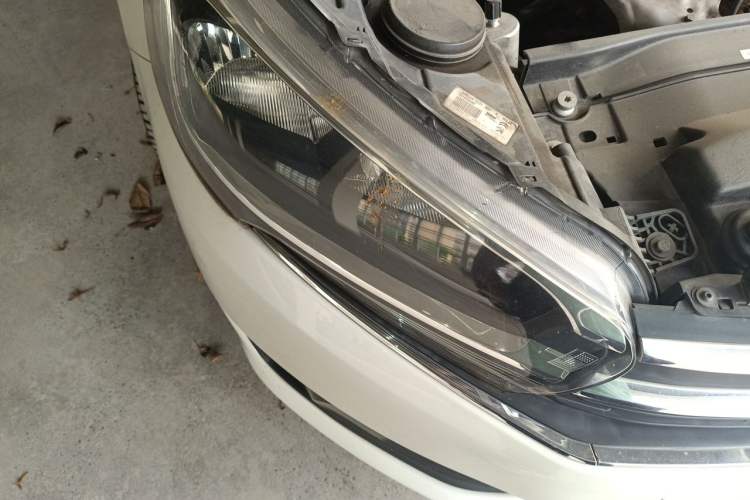 Used Citroen C4 Sega 2018 1.6L Automatic Luxury Model Right Front Headlight