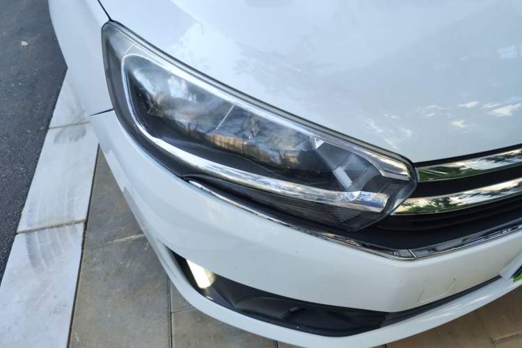 Used Citroen C4 Sega 2018 1.6L Manual Luxury Model Right Front Headlight