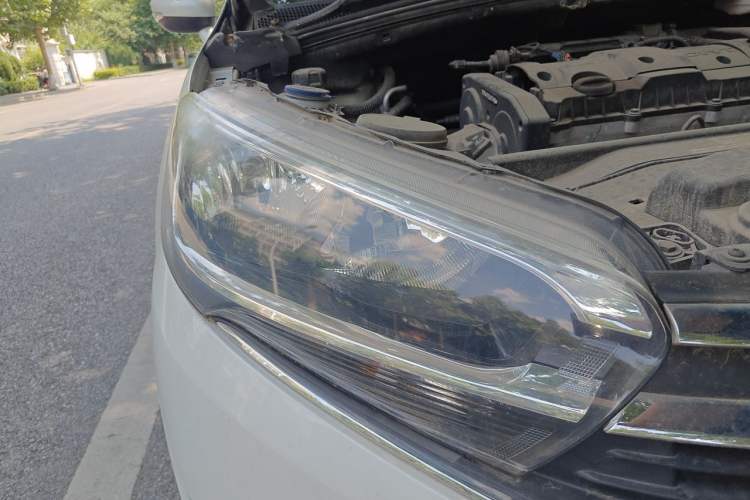 Used Citroen C4 Sega 2018 1.6L Manual Luxury Model Right Front Headlight