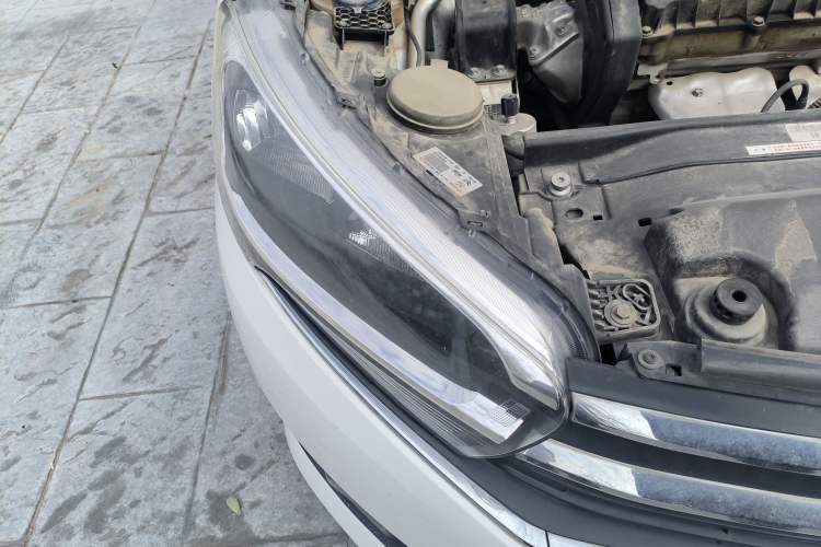 Used Citroen C4 Sega 2018 1.6L Automatic Luxury Model Right Front Headlight