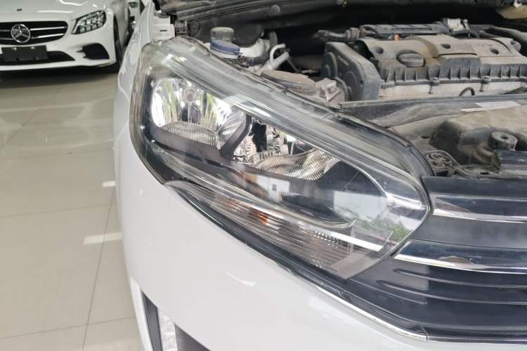 Used Citroen C4 Sega 2018 1.6L Automatic Luxury Model Right Front Headlight