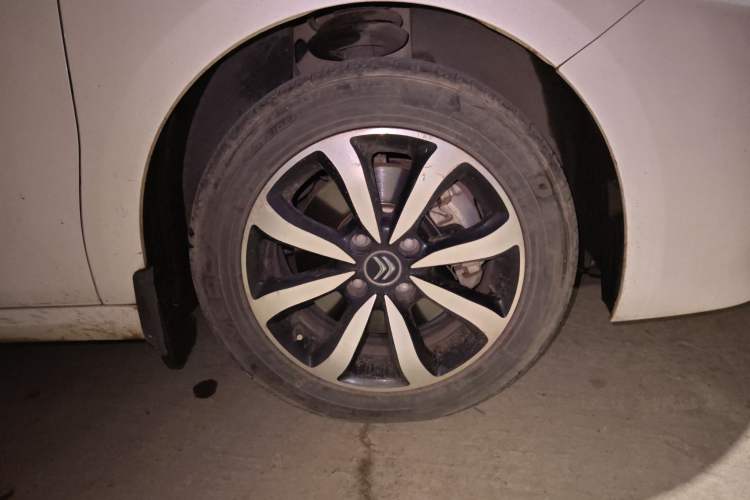 Used Citroen C4 Sega 2018 1.6L Manual Luxury Model Right Front Wheel Hub