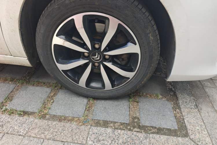 Used Citroen C4 Sega 2018 1.6L Manual Luxury Model Right Front Wheel Hub