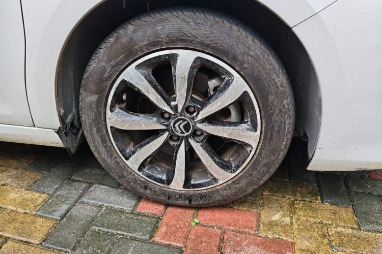 Used Citroen C4 Sega 2018 1.6L Manual Luxury Model Right Front Wheel Hub
