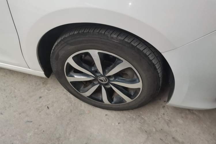 Used Citroen C4 Sega 2018 1.6L Manual Luxury Model Right Front Wheel Hub