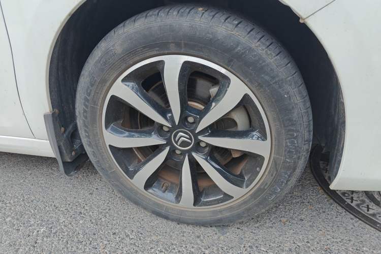 Used Citroen C4 Sega 2018 1.6L Manual Luxury Model Right Front Wheel Hub