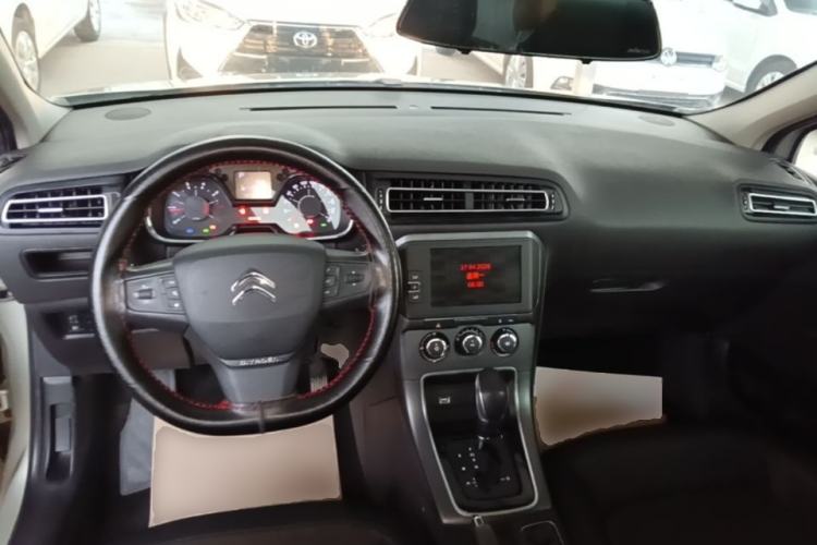 Used Citroen C4 Sega 2018 1.6L Automatic Luxury Model Center Console