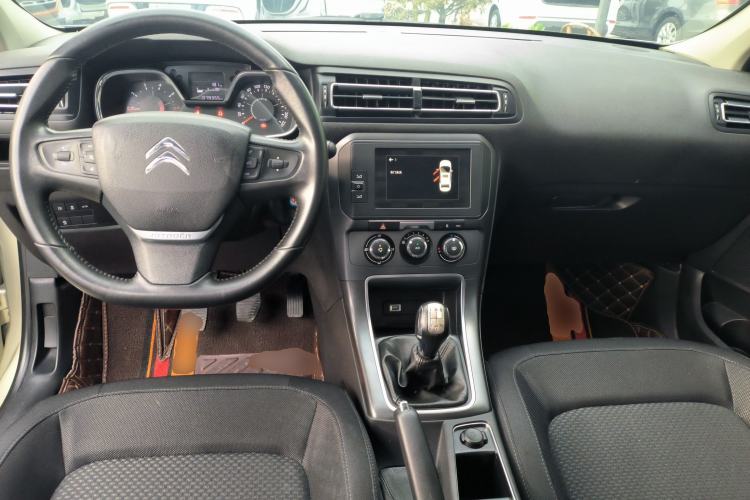 Used Citroen C4 Sega 2018 1.6L Manual Luxury Model Center Console