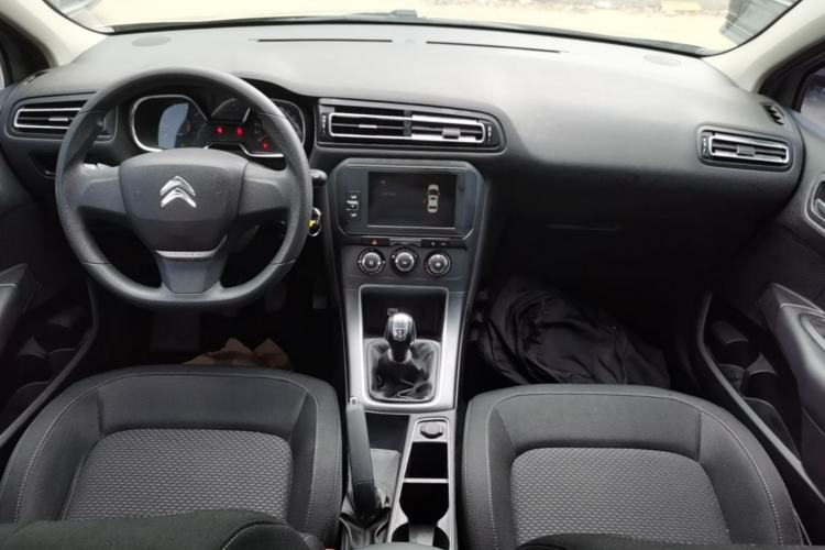Used Citroen C4 Sega 2018 1.6L Manual Comfort Model Center Console