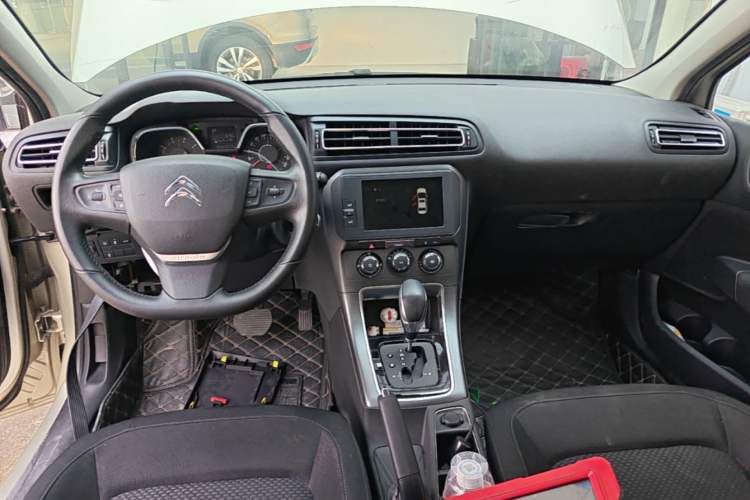 Used Citroen C4 Sega 2018 1.6L Automatic Luxury Model Center Console