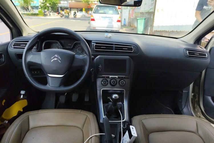 Used Citroen C4 Sega 2018 1.6L Manual Comfort Model Center Console
