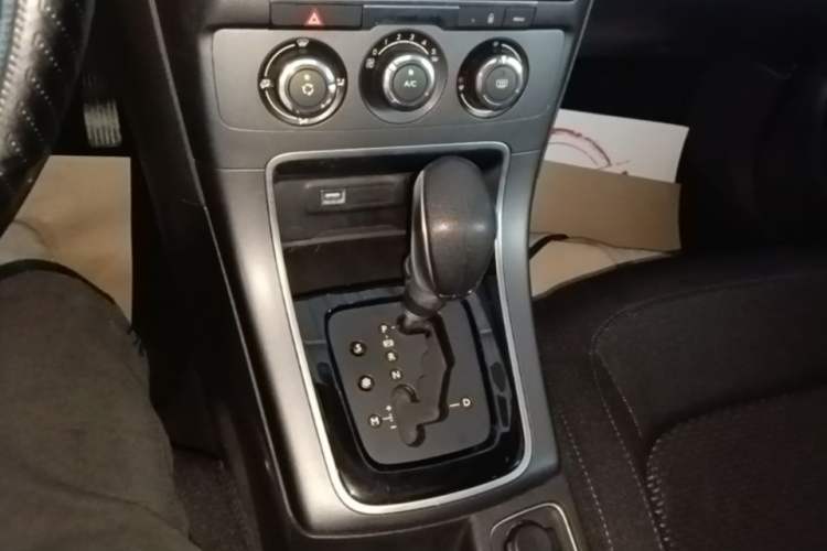 Used Citroen C4 Sega 2018 1.6L Automatic Luxury Model Gear Lever